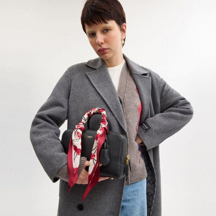Bufanda COACH Cursive Coach Script Cherry Swirl Print Silk Diamond Mujer Rojas | ICYLFJ-850